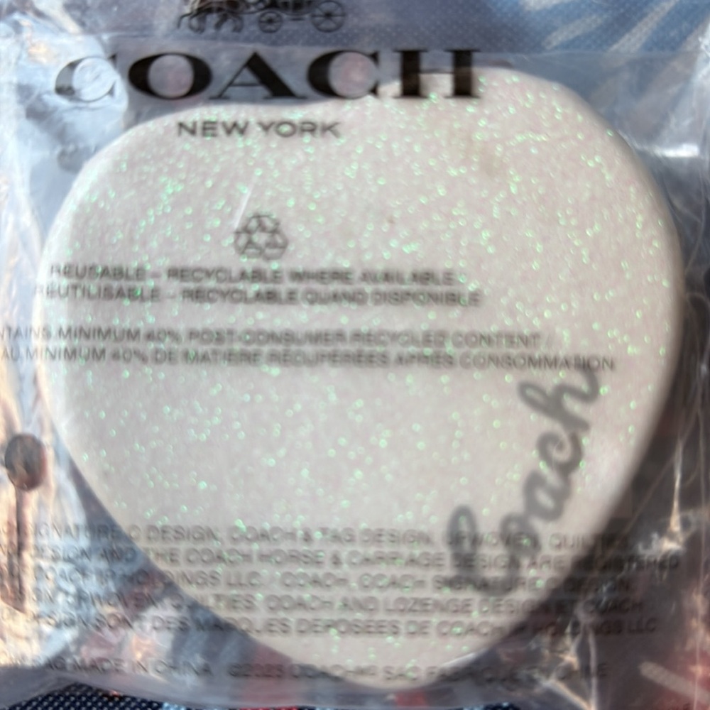 🪞🤍🪞Coach Glittery White Heart Compact Mirror 🪞🤍🪞 NWT 🪞🤍🪞 - Picture 13 of 16